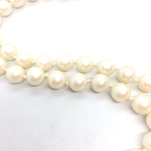 3/$30 NWT VINTAGE MARVELLA IMITATION PEARL NECKLACE 28" SINGLE STRAND KNOTTED - Picture 8 of 14